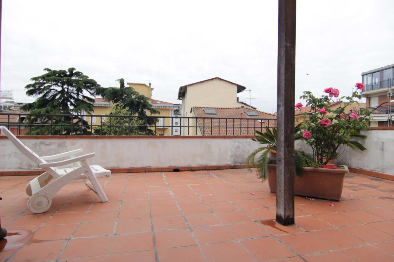 L'Arrocco Bed And Breakfast มารีนาดีคาร์รารา ภายนอก รูปภาพ