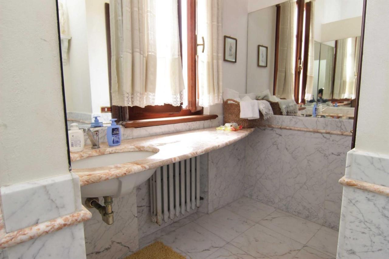 L'Arrocco Bed And Breakfast มารีนาดีคาร์รารา ภายนอก รูปภาพ