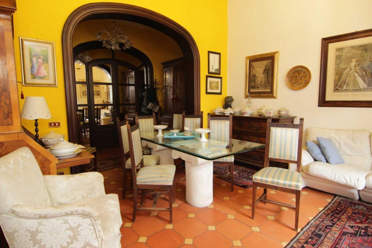 L'Arrocco Bed And Breakfast มารีนาดีคาร์รารา ภายนอก รูปภาพ