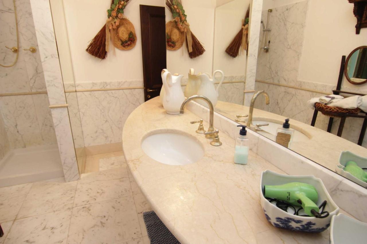 L'Arrocco Bed And Breakfast มารีนาดีคาร์รารา ภายนอก รูปภาพ